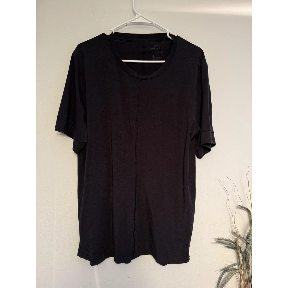 Nike Dri-FIT Yoga Slim Fit Training Tee Black Short Sleeve Mens Large 307